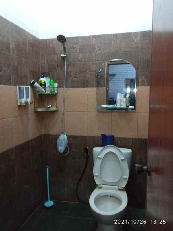 dijual rumah komplek bumi adipura