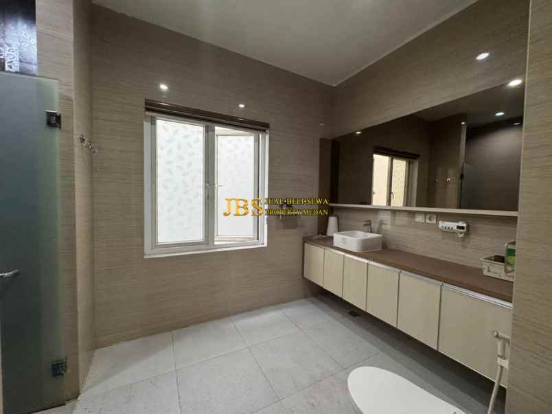 dijual rumah komplek cemara kuta jalan ubud