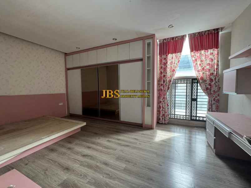 dijual rumah komplek cemara kuta jalan ubud