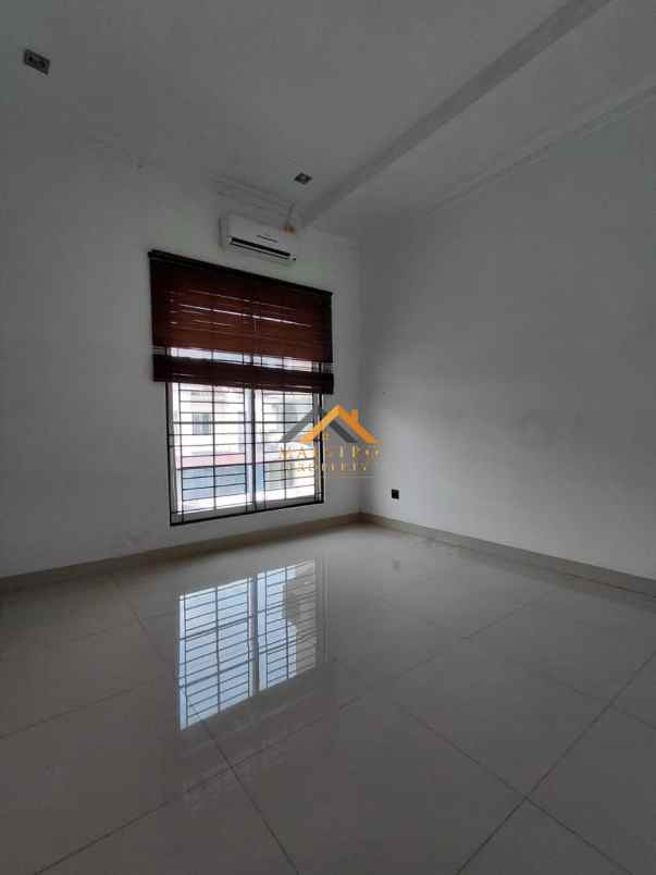 dijual rumah komplek citra garden