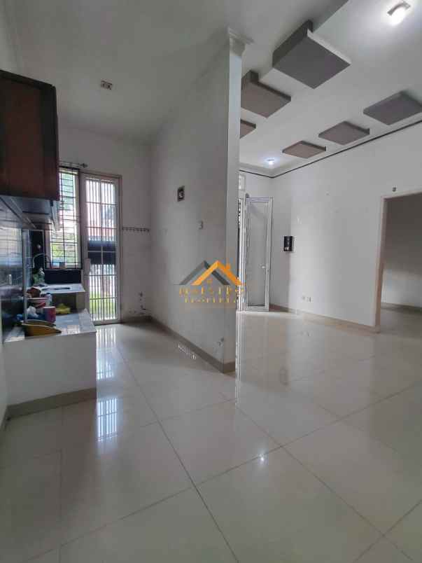 dijual rumah komplek citra garden