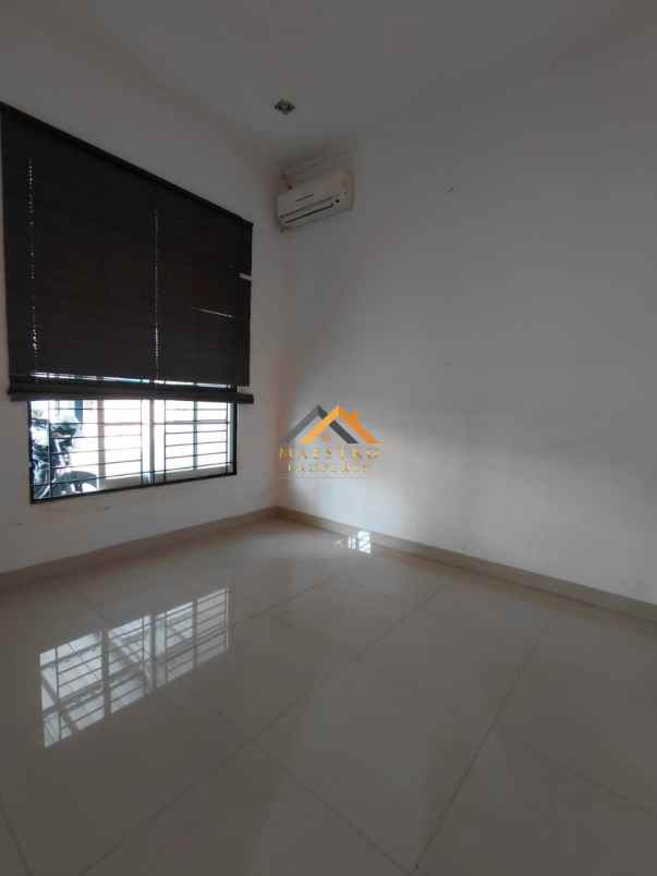dijual rumah komplek citra garden