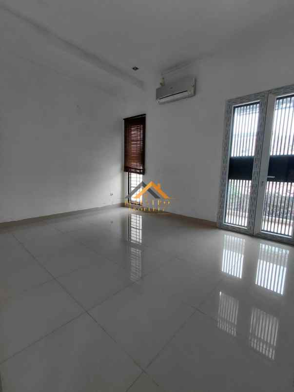 dijual rumah komplek citra garden