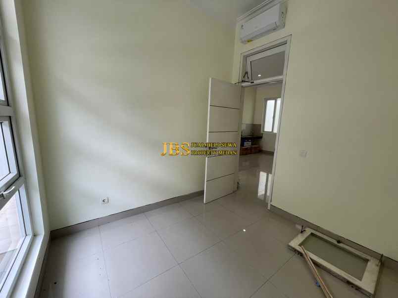 dijual rumah komplek citraland gama