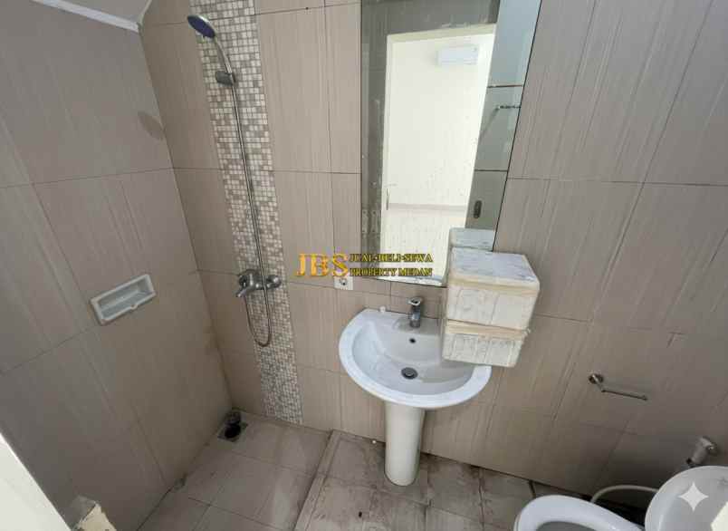 dijual rumah komplek citraland gama