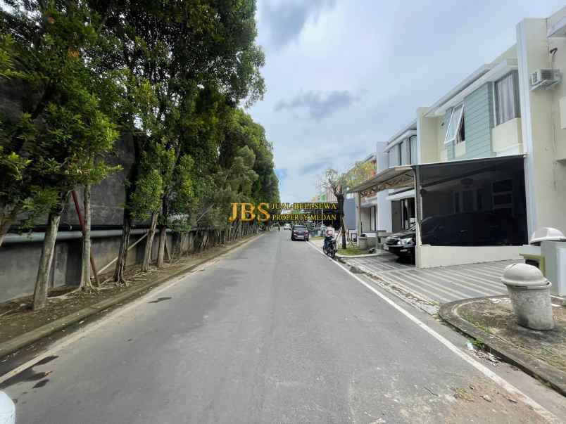 dijual rumah komplek citraland gama