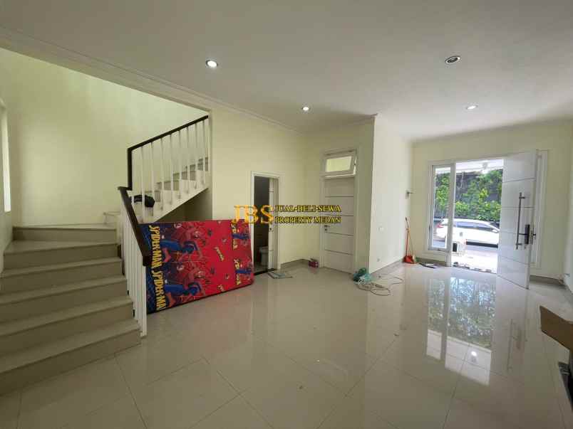 dijual rumah komplek citraland gama