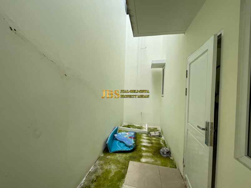 dijual rumah komplek citraland gama