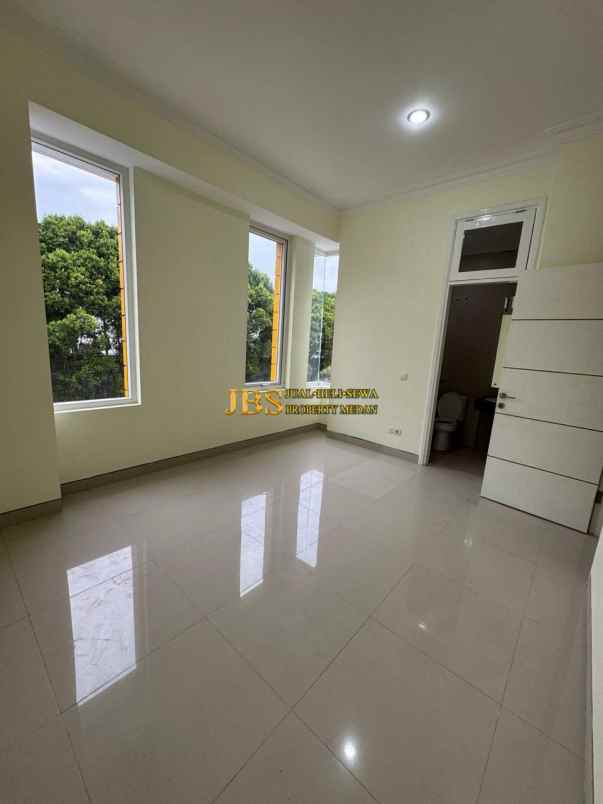 dijual rumah komplek citraland gama