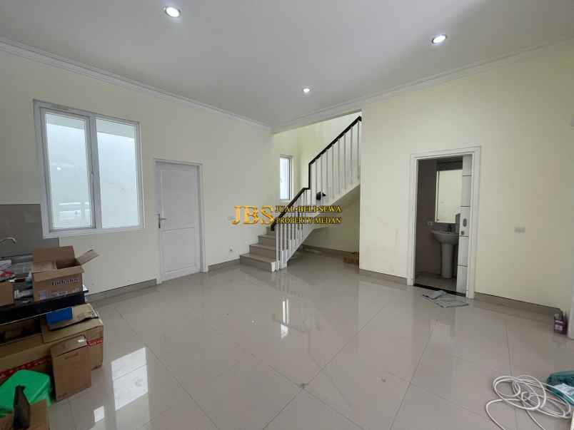 dijual rumah komplek citraland gama