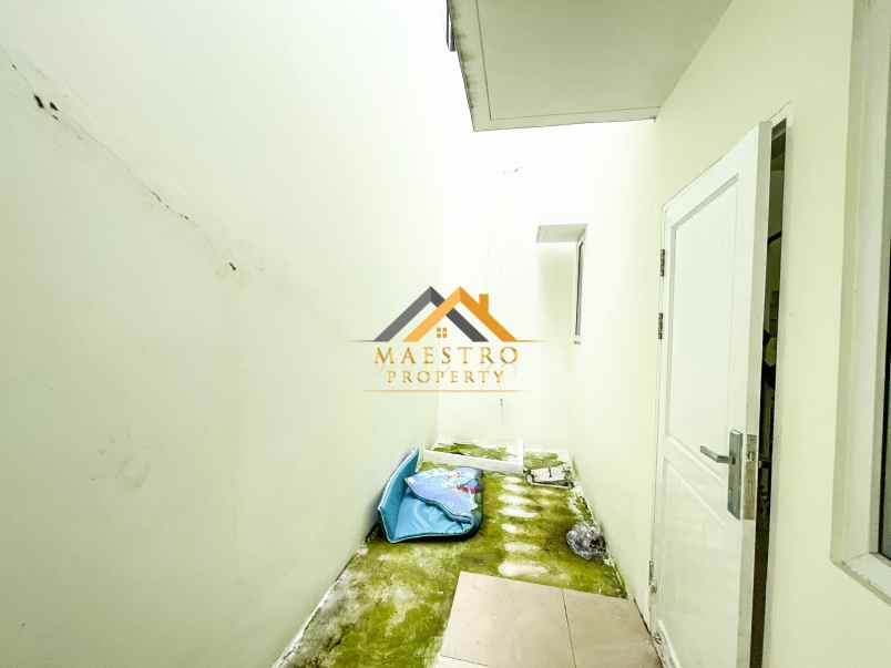 dijual rumah komplek citraland gama