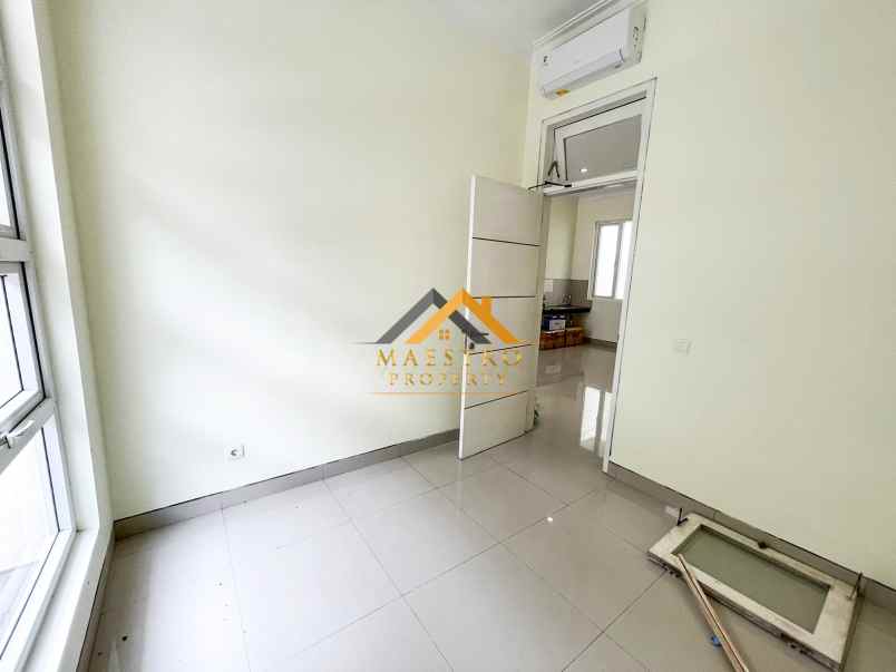 dijual rumah komplek citraland gama