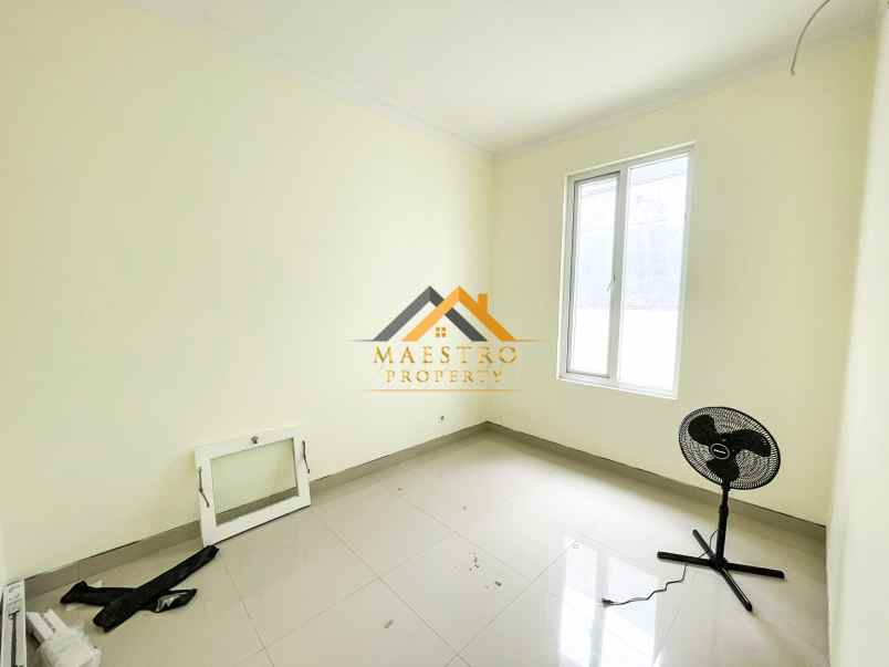 dijual rumah komplek citraland gama