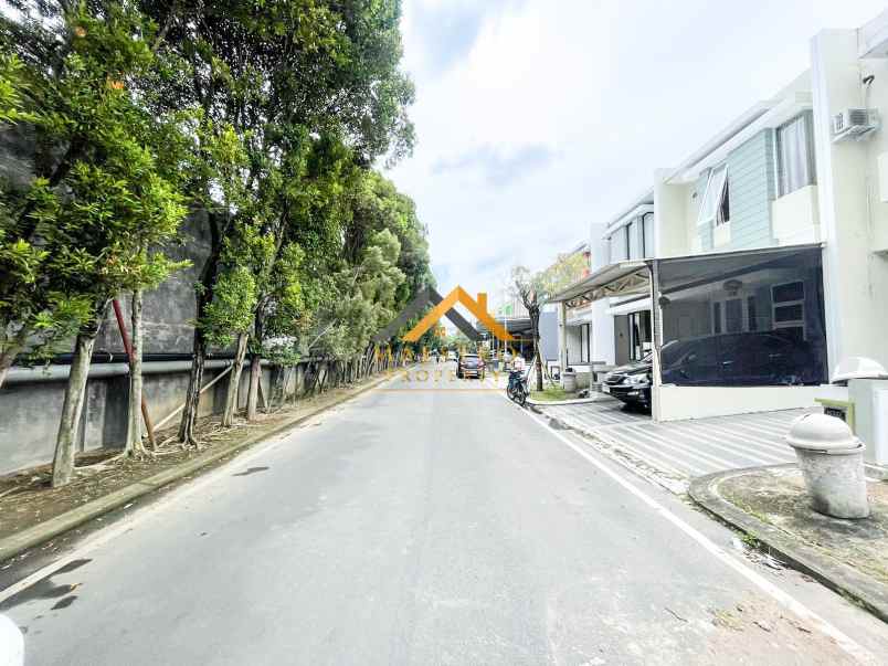 dijual rumah komplek citraland gama