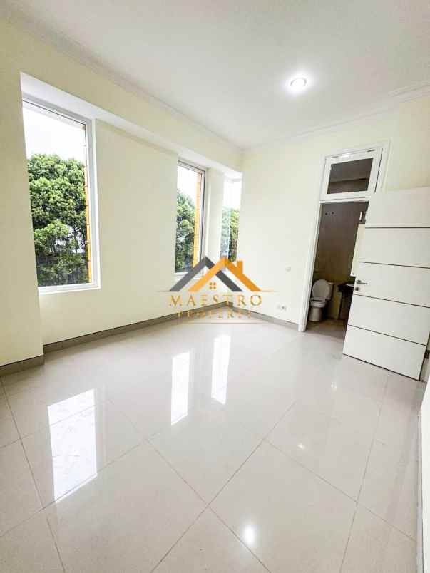 dijual rumah komplek citraland gama