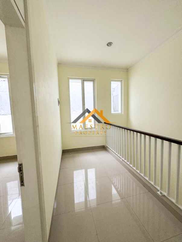 dijual rumah komplek citraland gama