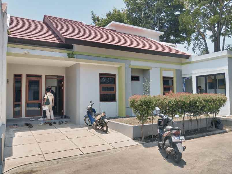 dijual rumah komplek derwati mas