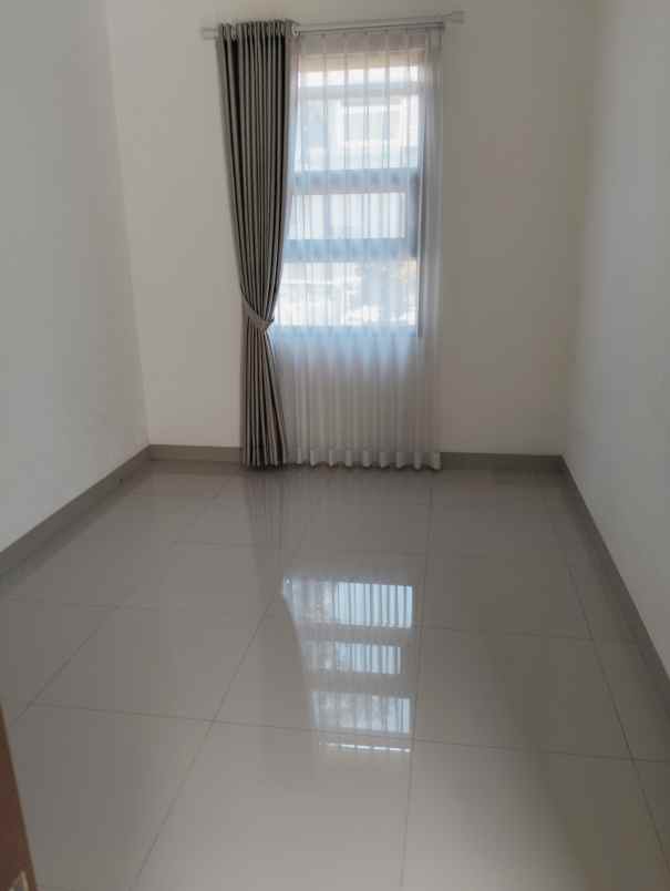 dijual rumah komplek derwati mas