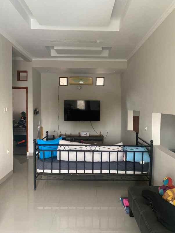 dijual rumah komplek mitra dago