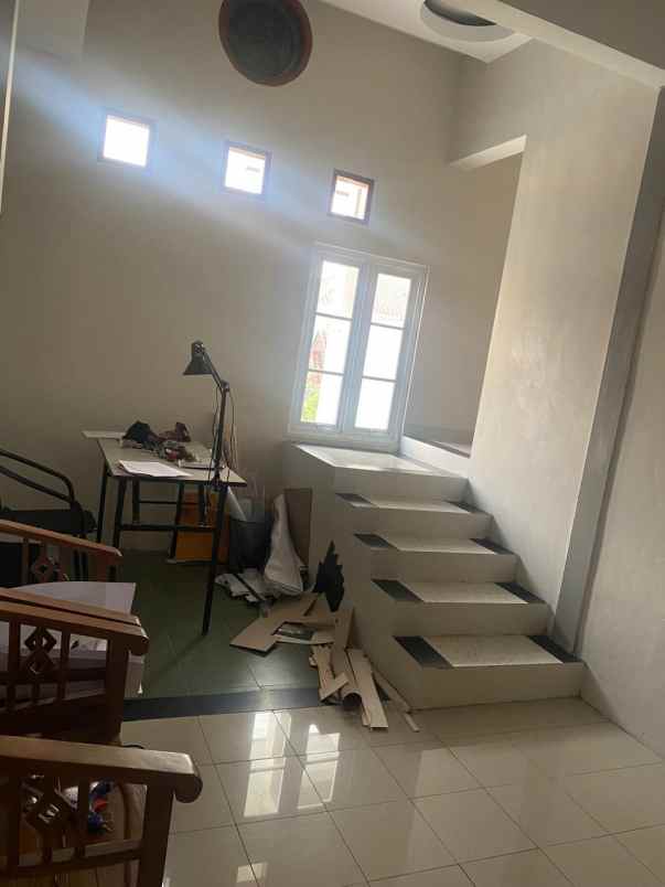 dijual rumah komplek mitra dago