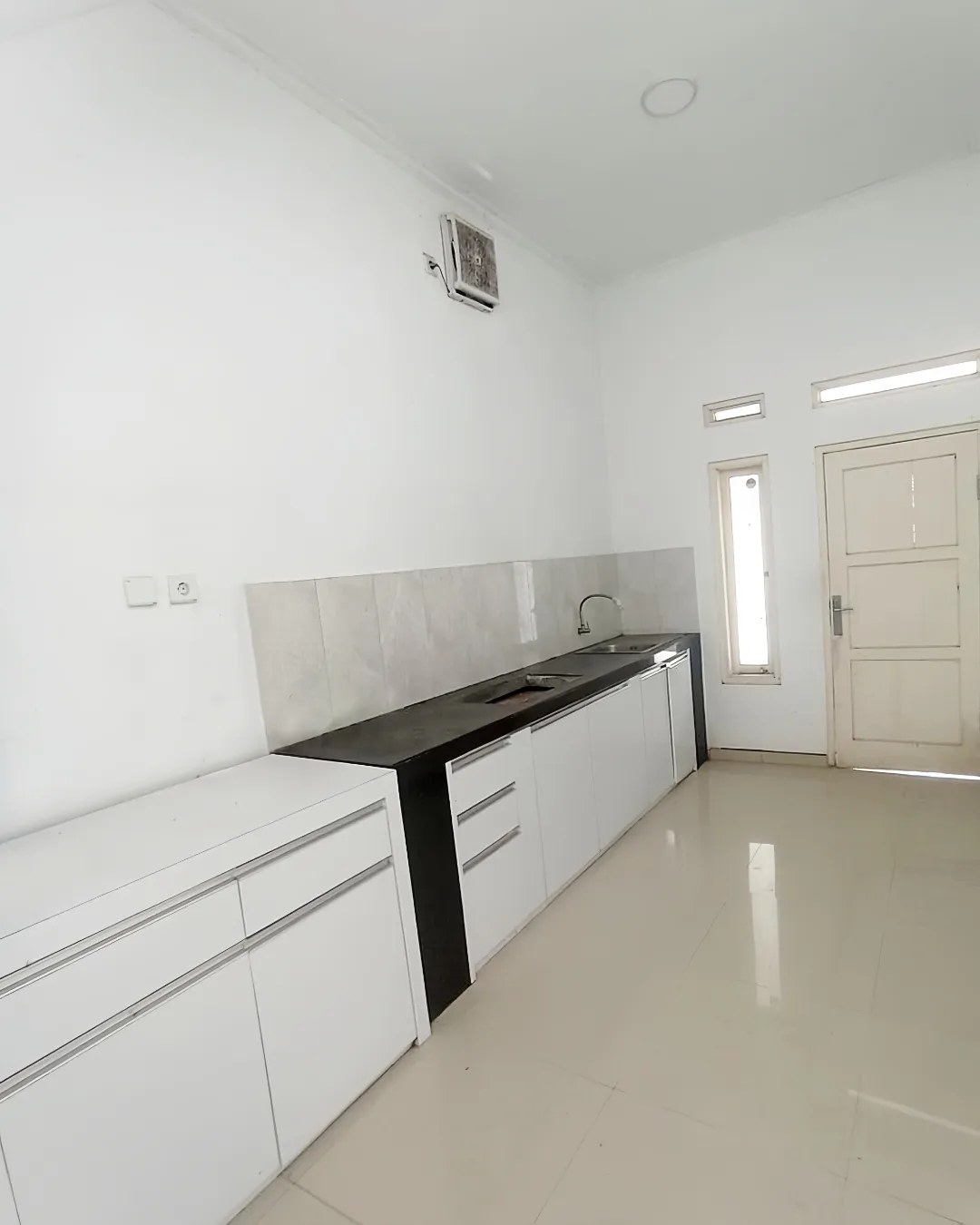 dijual rumah komplek perumahan