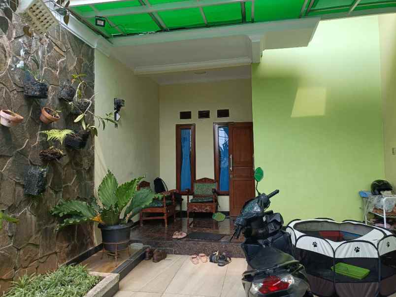 dijual rumah komplek pondok kelapa