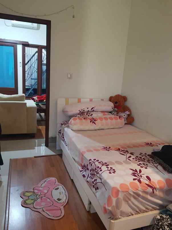 dijual rumah komplek pondok kelapa