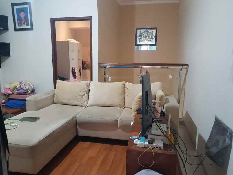 dijual rumah komplek pondok kelapa