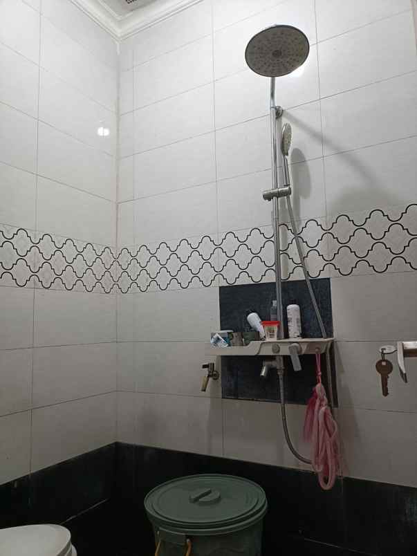 dijual rumah komplek pondok kelapa