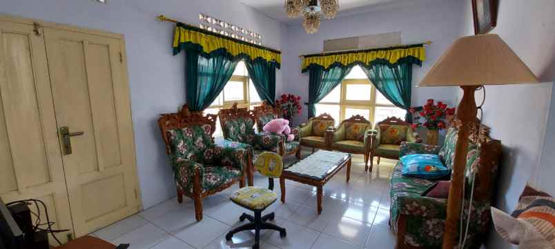 dijual rumah komplek taman ciharendong