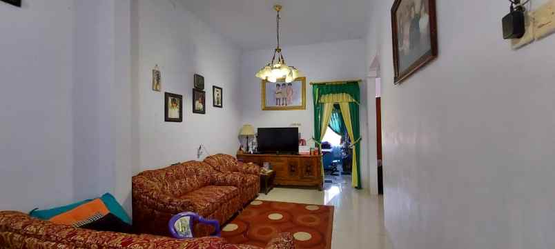 dijual rumah komplek taman ciharendong
