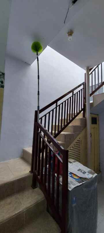 dijual rumah komplek taman ciharendong