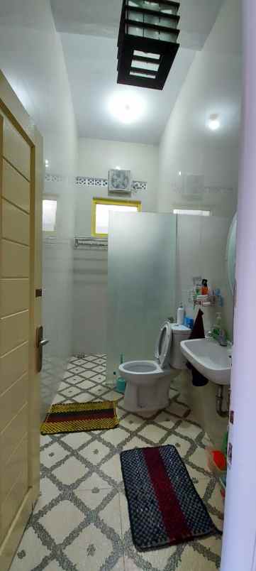 dijual rumah komplek taman ciharendong