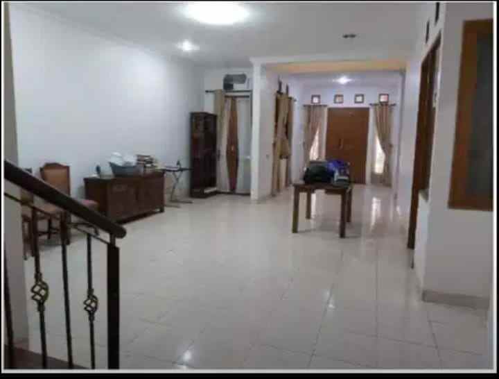 dijual rumah komplek taman harapan baru