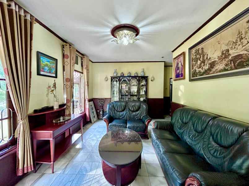dijual rumah komplek taman sari persada