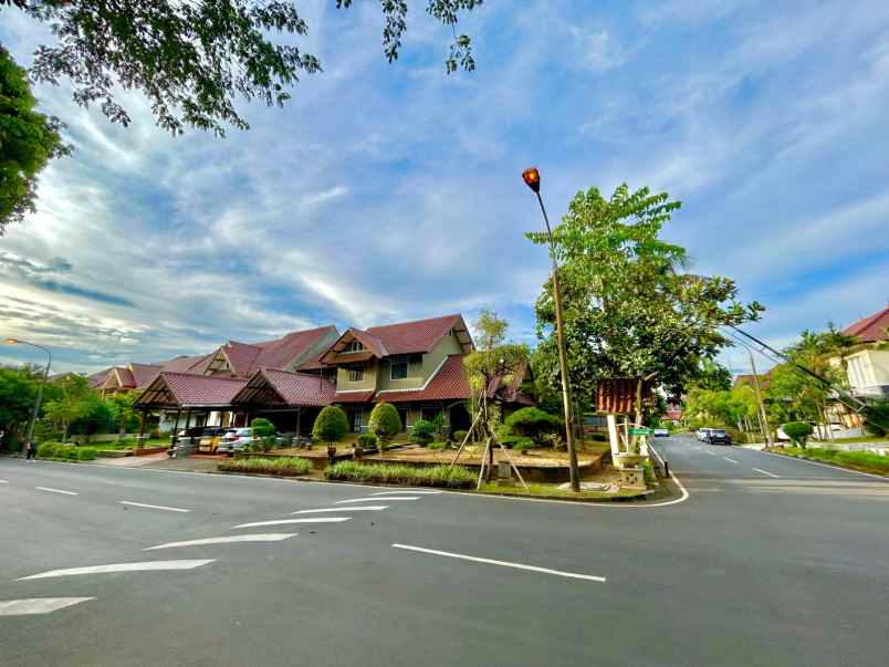 dijual rumah komplek taman sari persada