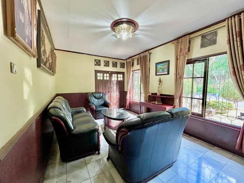 dijual rumah komplek taman sari persada