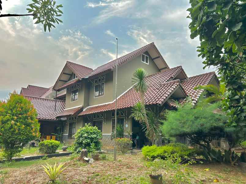 dijual rumah komplek taman sari persada