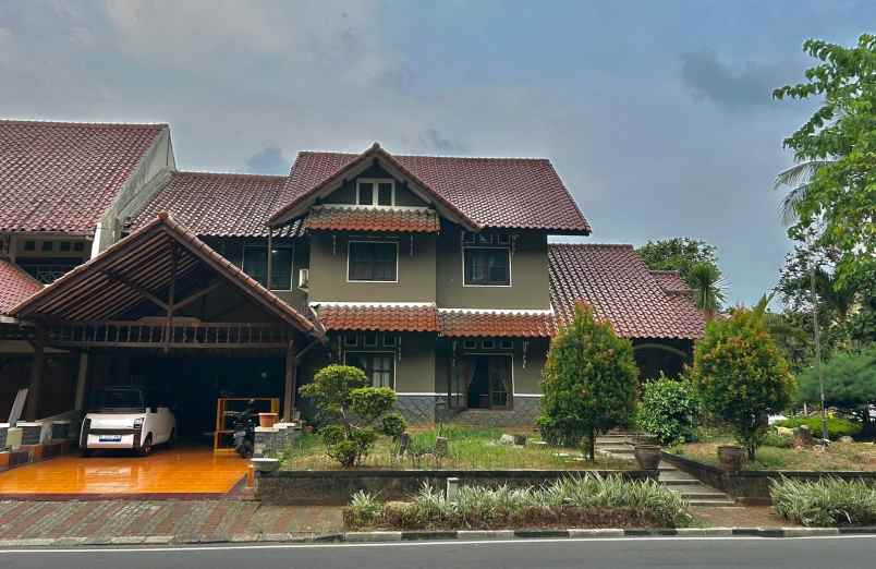 dijual rumah komplek taman sari persada