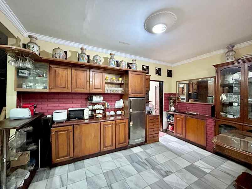 dijual rumah komplek taman sari persada
