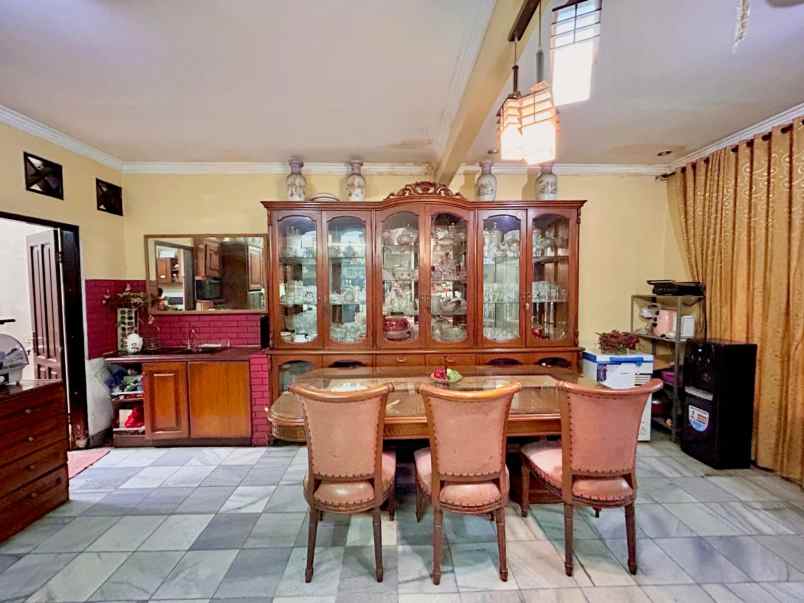 dijual rumah komplek taman sari persada