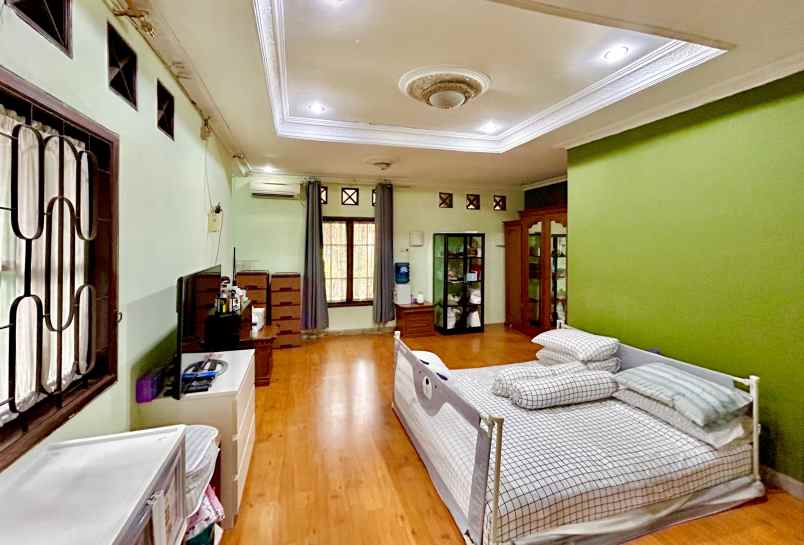 dijual rumah komplek taman sari persada