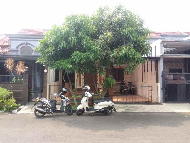 dijual rumah kota mas
