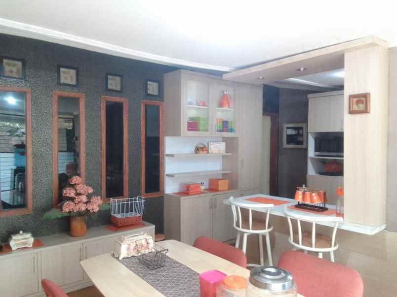 dijual rumah kota mas