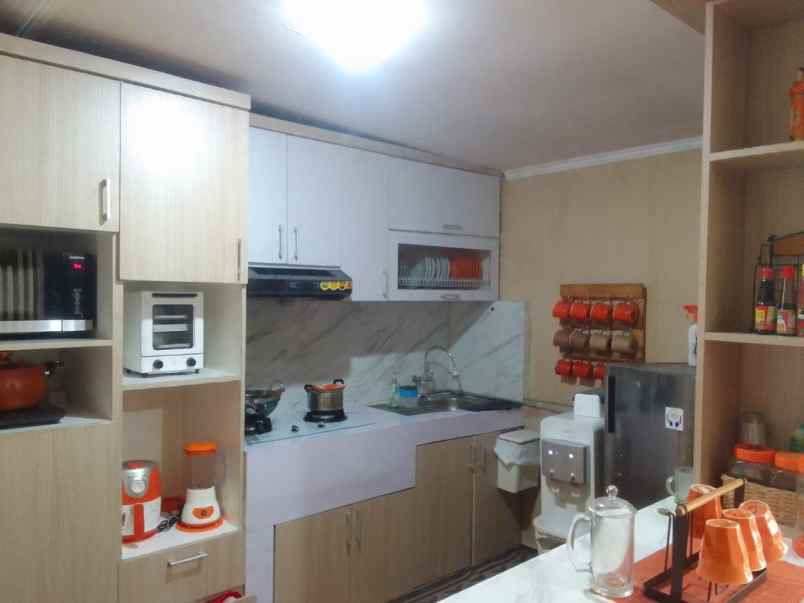 dijual rumah kota mas