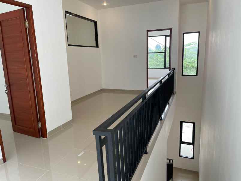 dijual rumah krukut limo depok