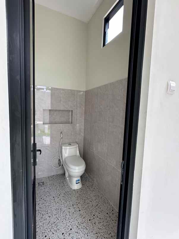 dijual rumah kruwet moyudan