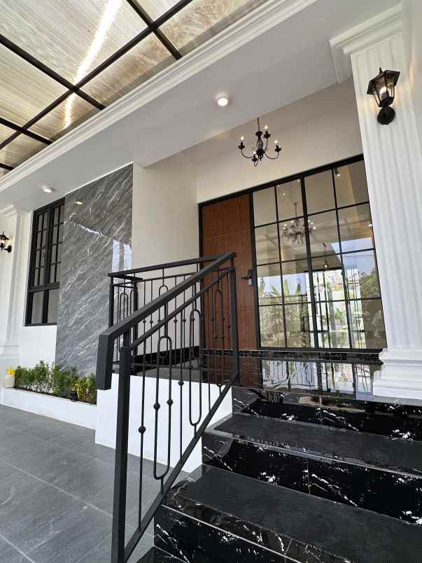 dijual rumah kruwet moyudan