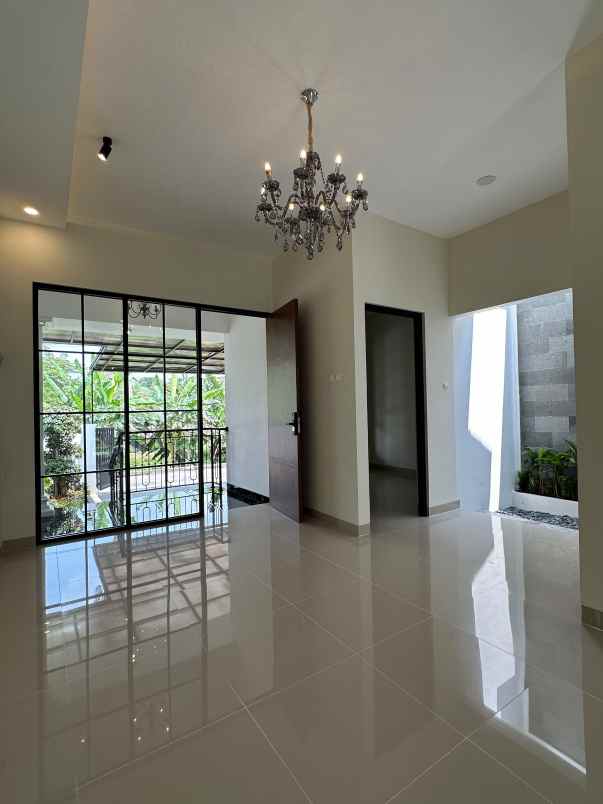 dijual rumah kruwet moyudan
