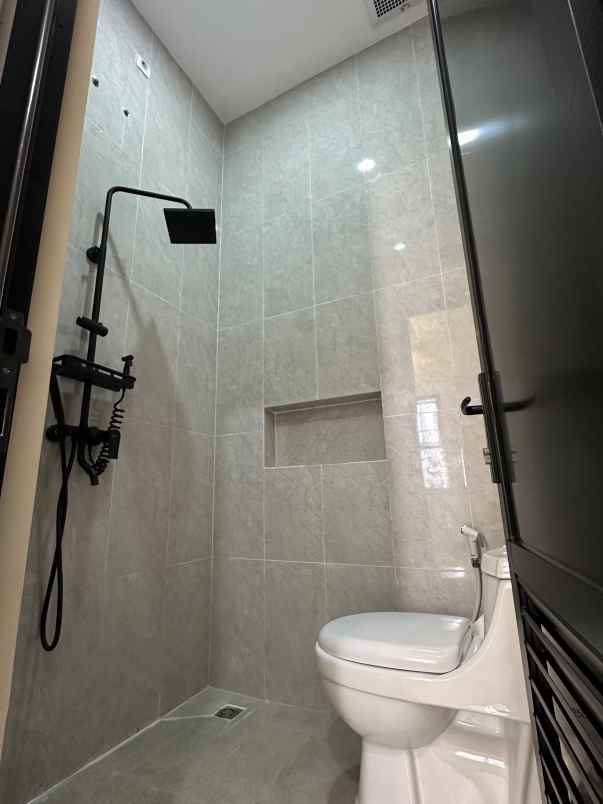 dijual rumah kruwet moyudan